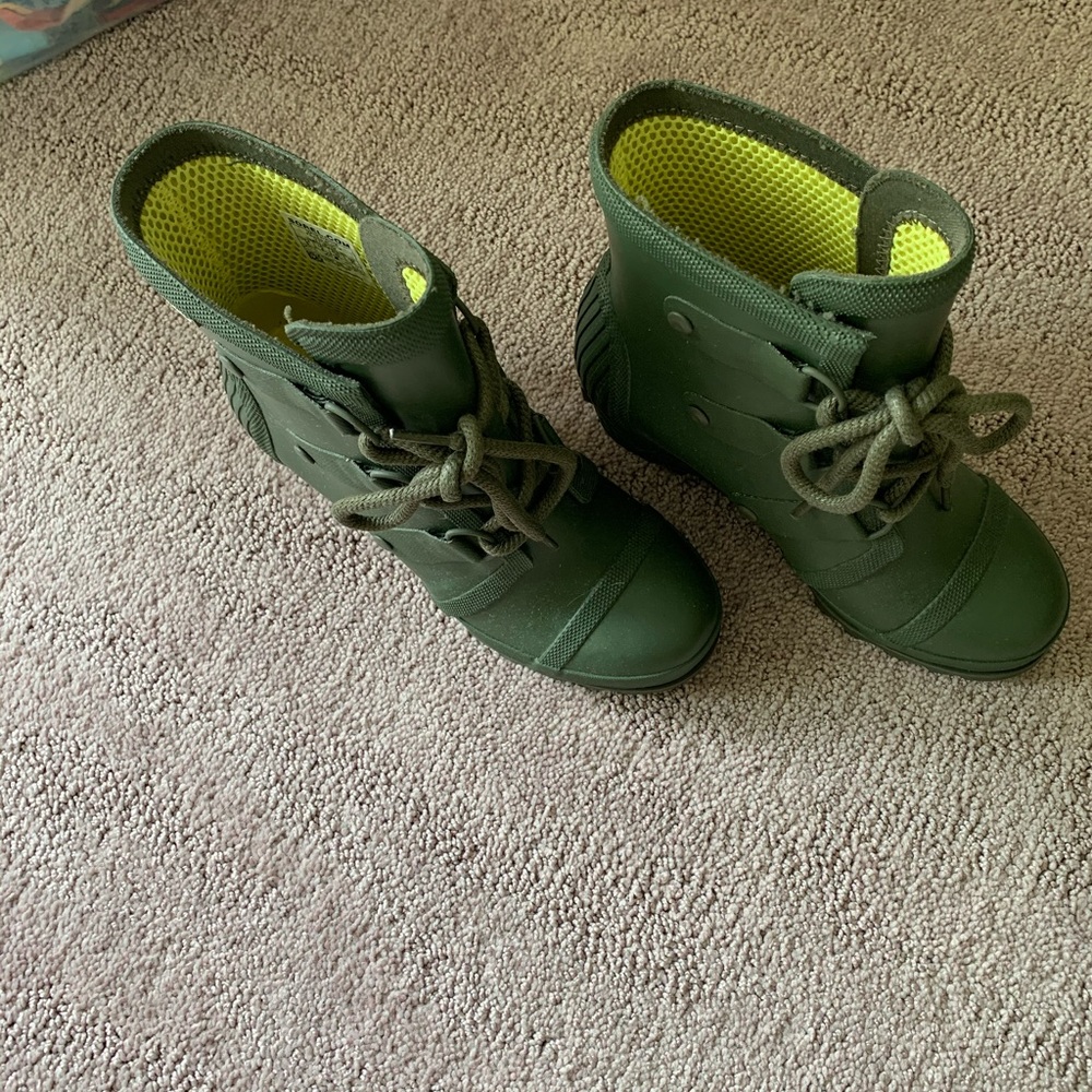 Sorel Joan of Arctic wedge boot - new never worn